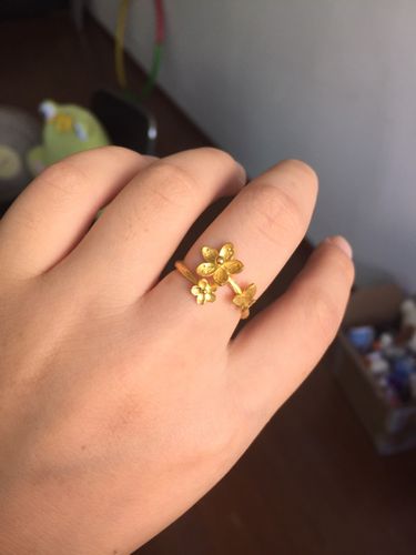 六福珠宝小花金戒指七月礼物_新款配饰_配饰什么牌子好_小红书