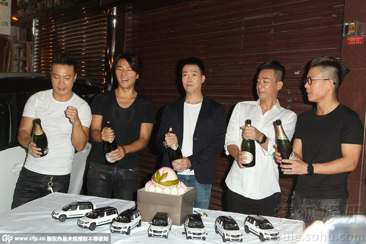 古惑仔合体郑伊健陈小春谢天华拍广告