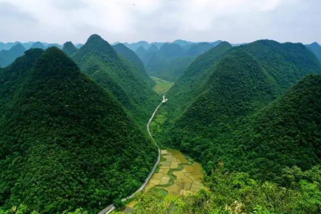境内自然风光旖旎迷人,有 国家级樟江风景名胜区和 茂兰自然保护区