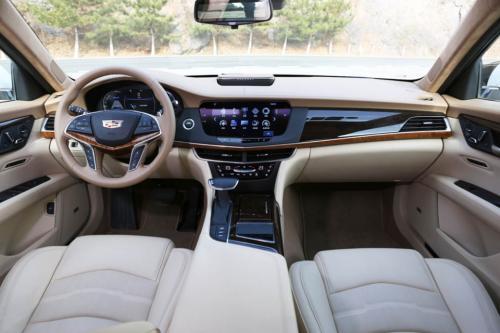 谁有ct6开氛围灯效果图,比之e级的如何