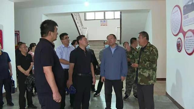 8月19日,县委副书记,县长赵宏钟深入一线调研基层治