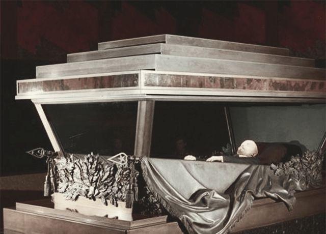 孙中山国葬细节遗体再行防腐手术后四易棺木宋庆龄数次大哭