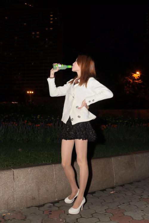 【女人与酒】喝酒的女人各有风味,酒后的美女状态万千