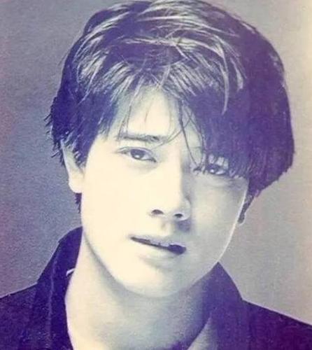 90年代初刚出名的郭富城照片,那份干净的少年感,真的很难见到了.
