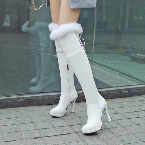 白色雪地靴高筒