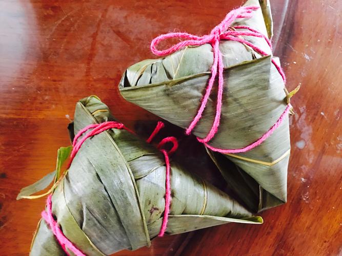 总的来说按自己喜欢的方式和形状包成粽子就可以啦!