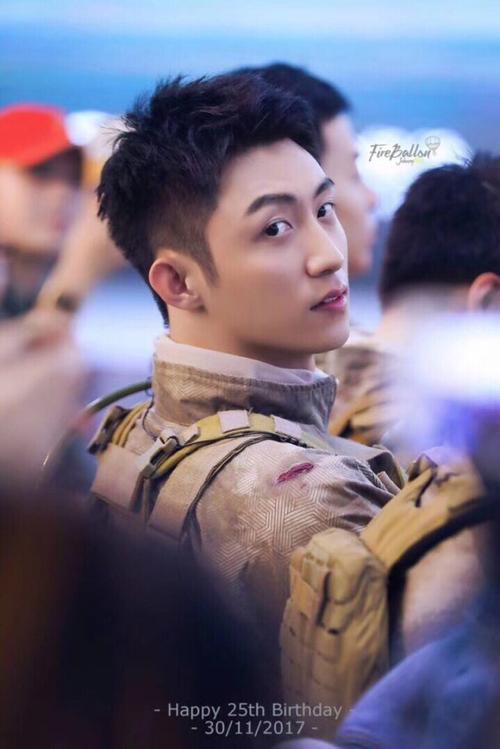 黄景瑜红海行动上瘾北鼻可爱帅气高冷男神壁纸苹果手机高清