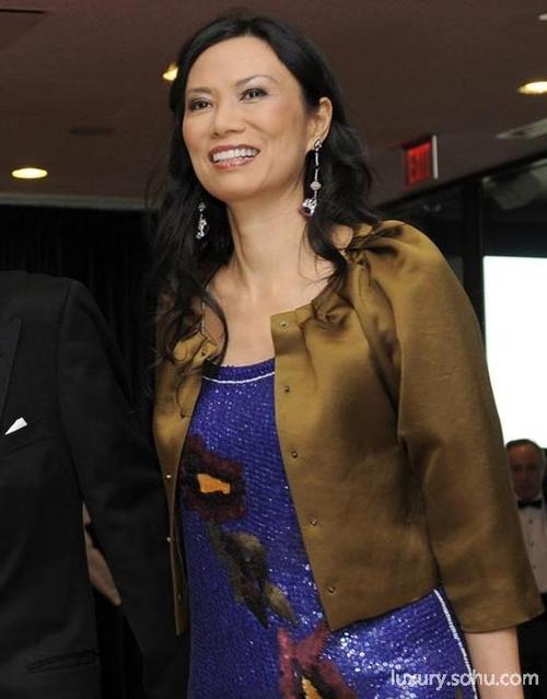 耳饰点缀气场 传奇女人邓文迪的珠宝心机