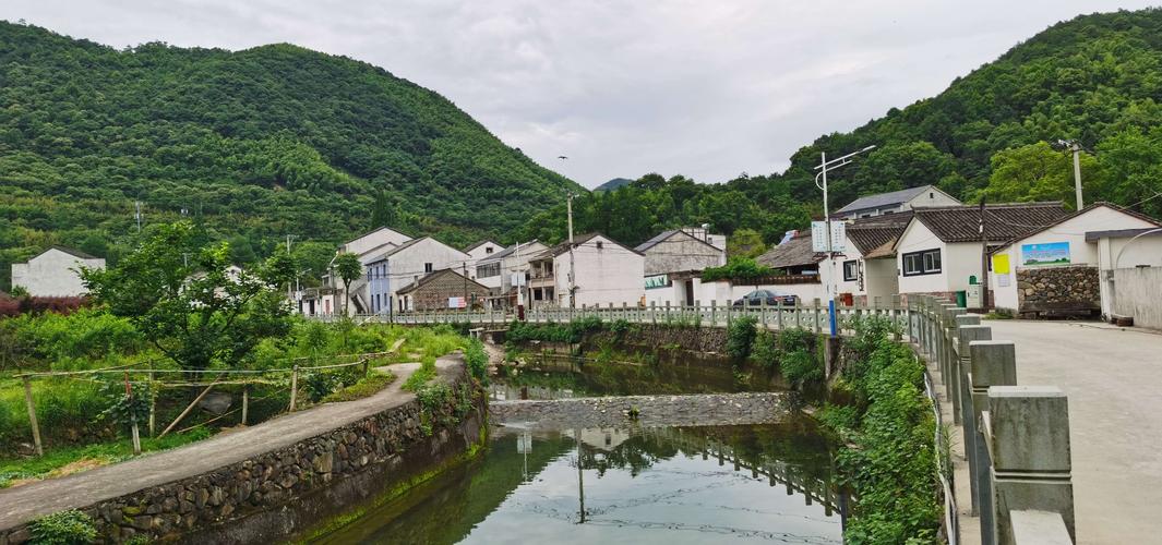 如今的奉化大堰村一带,在新农村建设中焕然一新了.