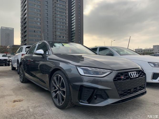 奥迪s4天云灰,加黑光包,碳纤维内饰,现车在店