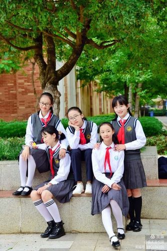 云大附中星耀学校" 我为校服做代言 "初一(9)班参与活动记