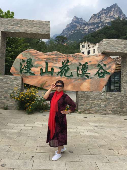 花溪谷开放两年多,基本还是原生态,是个人私家投资建设景区,是河北