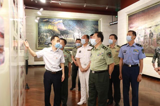 陕西省军区少将司令员赵天翔到铜川军分区检查调研