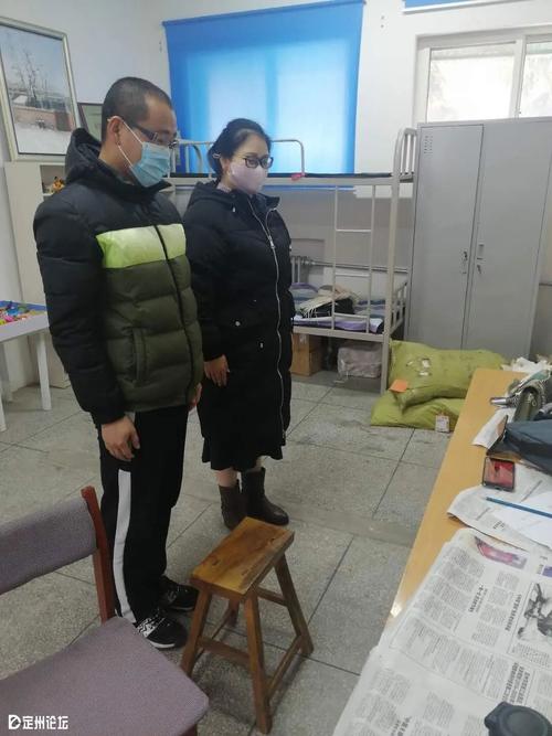 定州这所中学举行网络升旗仪式_启明