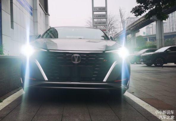 2022款长安逸动plus到店内饰科技感足轴距2750mm或换装15t