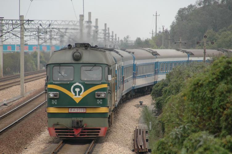 东风4型内燃机车