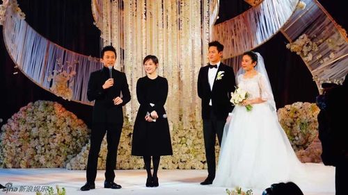 邓超孙俪出席经纪人婚礼 新郎帅气不输明星