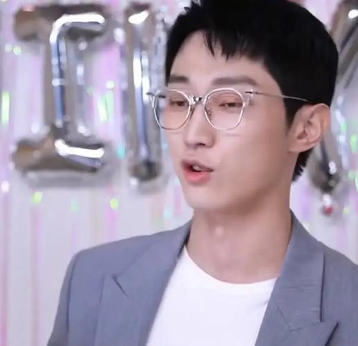 男演员/爱豆公式照简单比个美