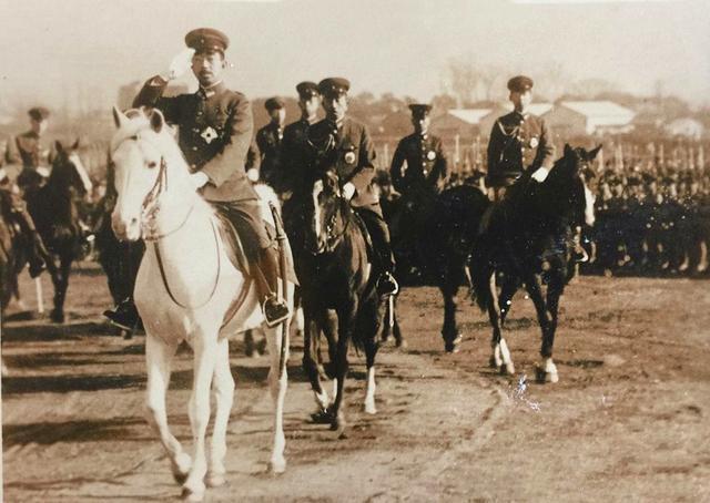 裕仁天皇阅兵旧照