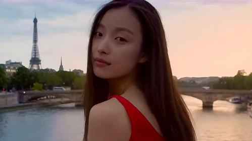 32016年《28岁未成年》:了28岁的凉夏身陷糟糕的感情生活不能自拔