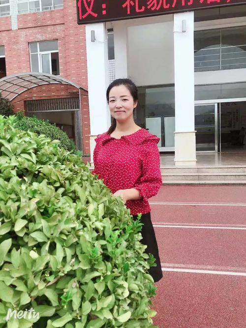 张新艳:仁韧相济,教书育人写华章
