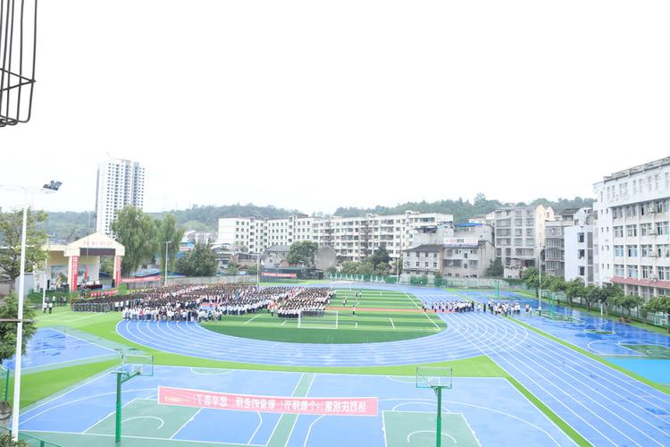踏上红地毯 梦想在这里启航_四川省射洪县金华中学