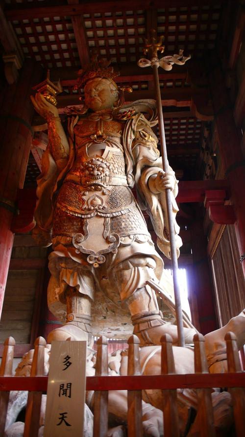 江户时代复原的多闻天,也就是毗沙门天,我国俗称托塔天王…… 东大寺