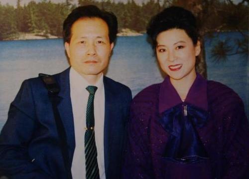 "天下第一嫂"王馥荔,与丈夫恩爱40余年,儿子是我们熟悉的他