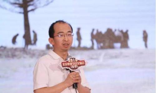 妻子名叫牟兴区,据说是位大美女,他妻子曾说过他们已结婚多年,一直