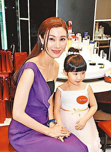 曝李嘉欣为生二胎冻卵让儿子有做哥哥的责任组图