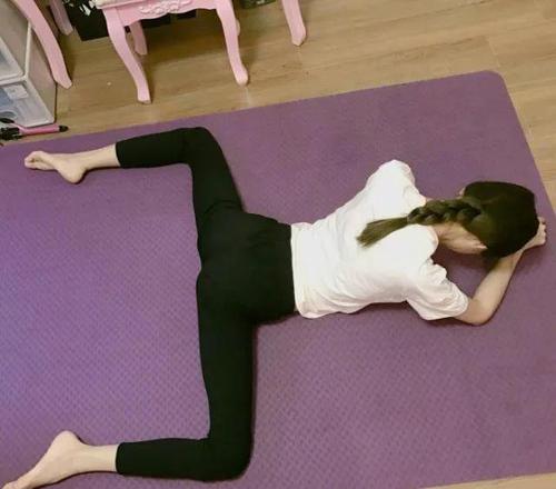 最强开髋体式青蛙趴,矫正腿型超有效,练出笔直大长腿!