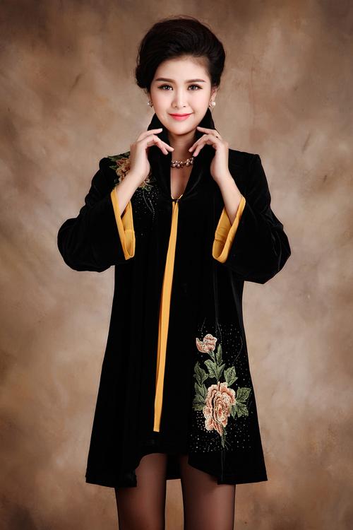 正品秋季大码女装高端韩国金丝绒连衣裙子长袖外套刺绣披风上衣