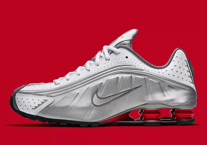 nike shox r4,r代表running,4则代表后跟4根气柱