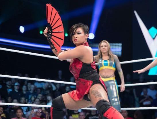 wwe首位中国女选手李霞:大腿纹身很抢眼,一身肌肉获