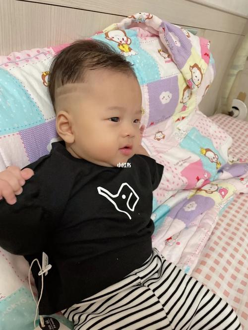 你们都会给宝宝剪胎发吗?4个月男宝发型