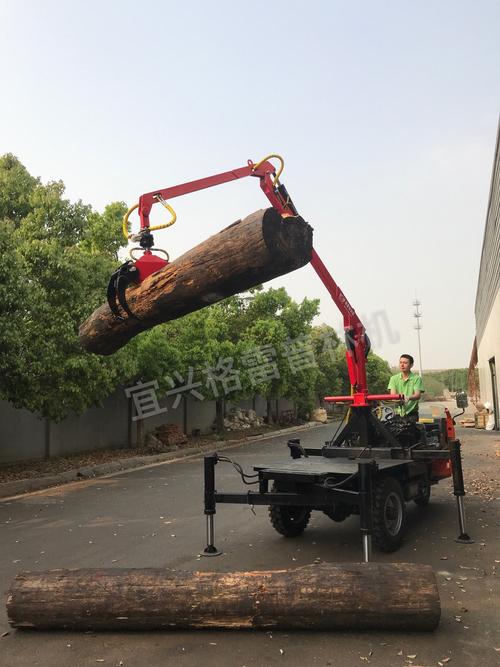 吊臂旋转抓木机搭配三轮车应用18601565055