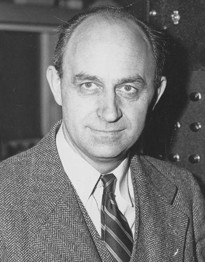 1930年,沃尔夫冈·泡利(wolfgang pauli)假设中微子的存在来解释 衰变