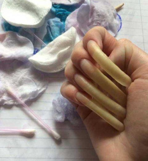 德国16岁女孩3年留满手长指甲,洗澡穿衣都成麻烦