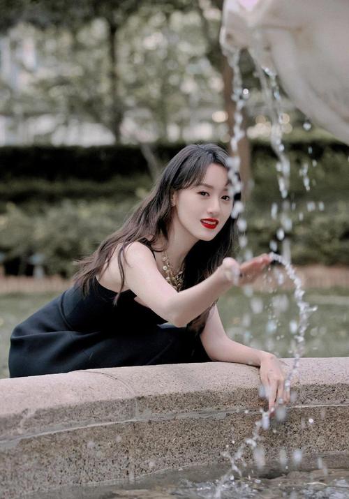 袁冰妍性感黑色吊带裙气质撩人写真,图片大全,高清