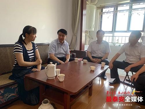 崔洪刚走访苏庆亮家属并调研岱岳区不动产历史遗留问题工作专班