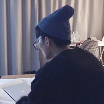 秀恩爱的背影情侣头像一对 我愿久伴深情为你