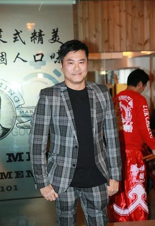 但是18年《大时代》演员重聚,可见邵仲衡的状态大不如前.