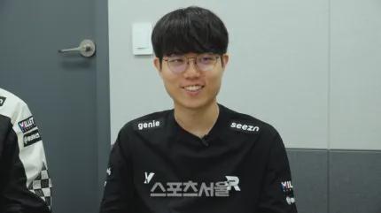 q:在cuzz选手看来,ellim选手vsrascal选手vslife选手,谁最像老顽固呢?