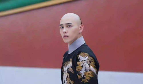 吴谨言发文否认恋情 网曝吴谨言洪尧国外拥吻