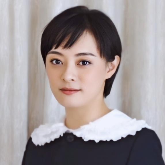 原创孙俪终于肯留长发!新发型太显年轻,穿娃娃领长裙嫩回18岁