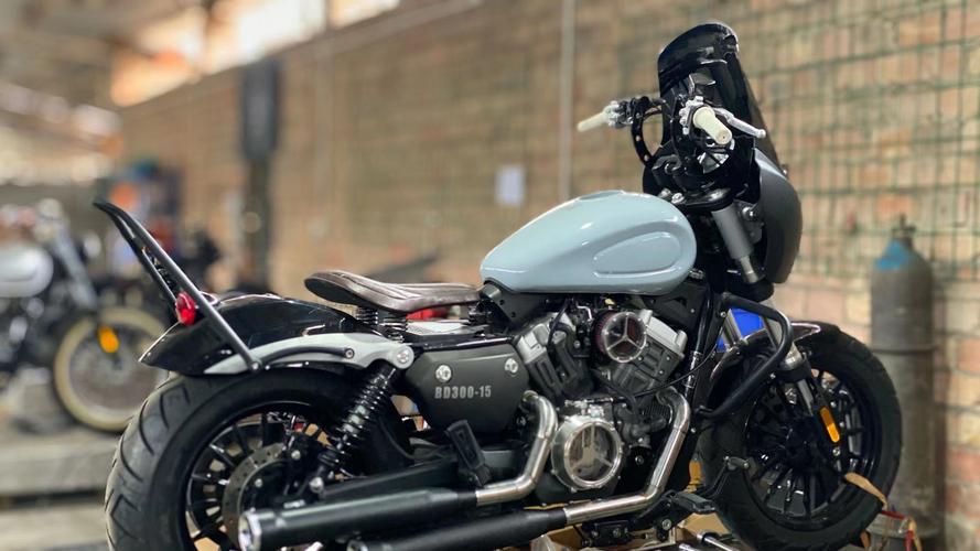 金吉拉300 ds头罩前挡风奔达bd300改泰坦大灯罩加大风挡无损直装 亮黑