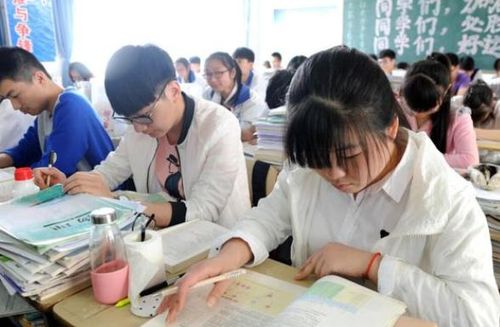 衡水中学高二男生帅上热搜,获百万点赞,网友:好像小说