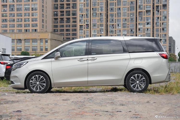 明明可以靠颜值却非要靠价格实力,别克gl8全国23.14万