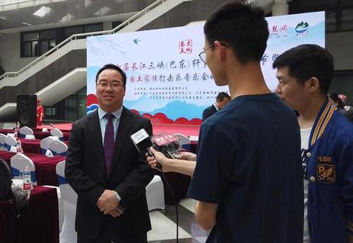 巴东县委常委,县委宣传部部长邓亚敏接受采访