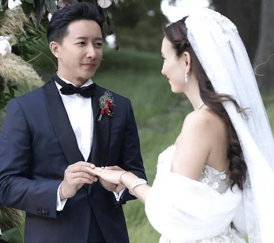 韩庚和卢靖姗结婚,现场"签字"满满的仪式感,这才是嫁给爱情!